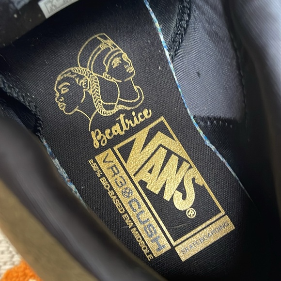 Vans Men’s Zahba Mid
Beatrice Domond Dark Olive
VN000CBSDOL
Sneakers - Picture 14 of 16